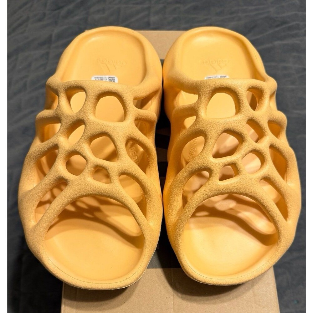 YEEZY 450 SLUDE “CREAM”